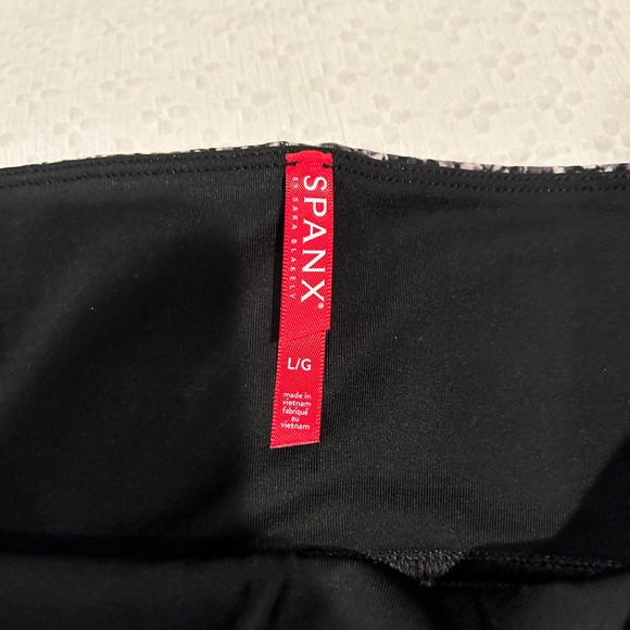 SPANX Faux Leather Snake Shine Legging - Picture 5 of 9